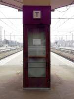 Verschiedenes/13553/da-heute-jeder-mindestens-ein-handy Da heute jeder mindestens ein Handy besitzt, ist diese Einrichtung am Bahnsteig in Bruxelles Nord berflssig geworden und deshalb auch 'telefonlos'. 17.02.09 (Jeanny)