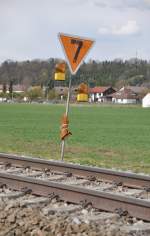 Hinweisschilder/192630/geschwindigkeitsanzeiger-vor-einer-baustelle-bei-bellenberg Geschwindigkeitsanzeiger vor einer Baustelle bei Bellenberg (Erneuerung des Bahnbergangs), am 19.04.2012.