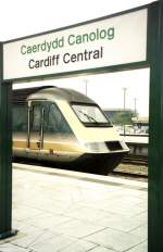 schilder/37715/mehrsprachige-stationsschilder-gibt-es-auch-in Mehrsprachige Stationsschilder gibt es auch in Grobritannien, wie dieses Stationschild in Cardiff/Caerdydd zeigt.
(Nov. 2000)