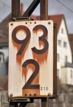 Hektometertafeln Die Kilometertafel bei Ulm wirkt schon rechts ausgewaschen, am 26.02.2010.