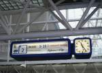 am Bahnsteig/125742/hier-ist-etwas-schief-gegangen-statt Hier ist etwas schief gegangen. Statt 'Nahverkehrszug' zeigt man in Leiden Centraal Station 'D-Zug mit Zuschlag' am 01-11-2010. 