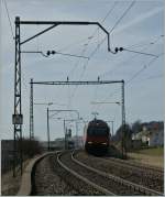 Alte, filigrane Fahrleitungsmaste bei Neyruz. 
12.03.2012