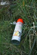 sonstiges/12898/auch-das-gehoert-leider-dazu-eine Auch das gehrt leider dazu: eine Spraydose neben dem Bahnsteig in Epesses im Gras gefunden (11. Marz 2009)
