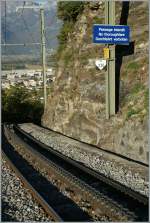 Hoffen wir, dass sich der Lokf�hrer nicht an das an Passanten gerichtete Verbot h�lt...
A-L oberhalb Aigle, den 18. Oktober 2011